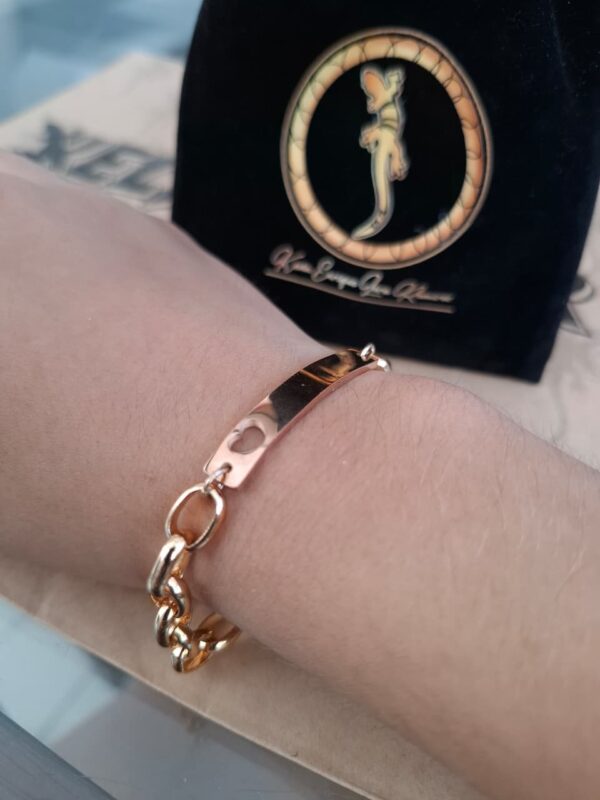 Pulsera Eslabones con Placa Corazón – Pul05 puesta