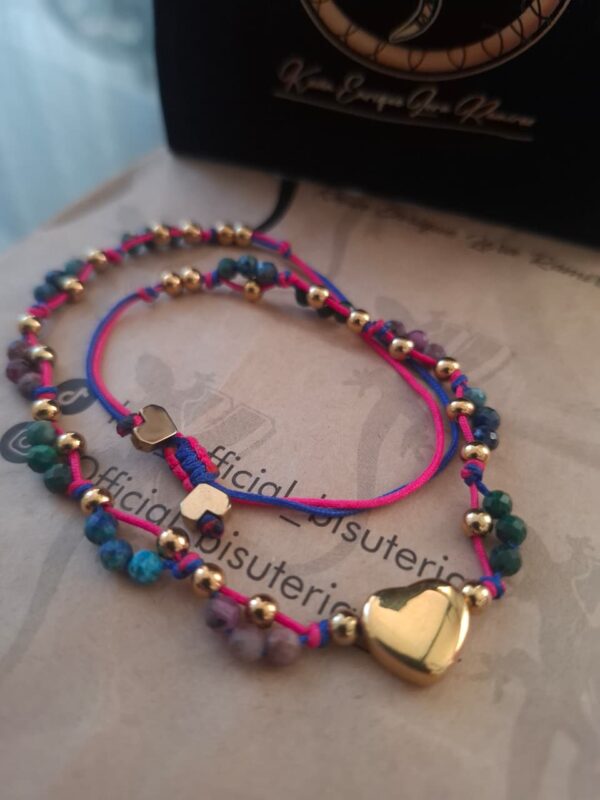 Pulsera piedras naturales multicolor con corazon dorado - Pul15