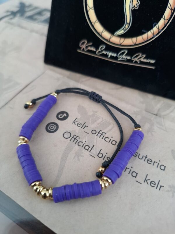 Pulsera Heishi Morada con Esferas Doradas – Pul22