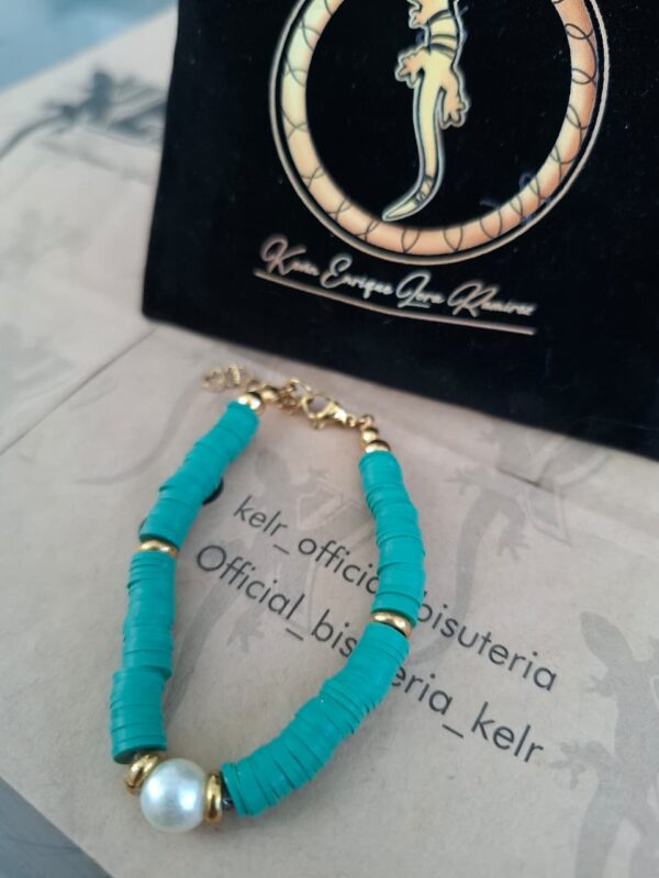 Pulsera Heishi Turquesa con Perla y Esferas Doradas – Pul23
