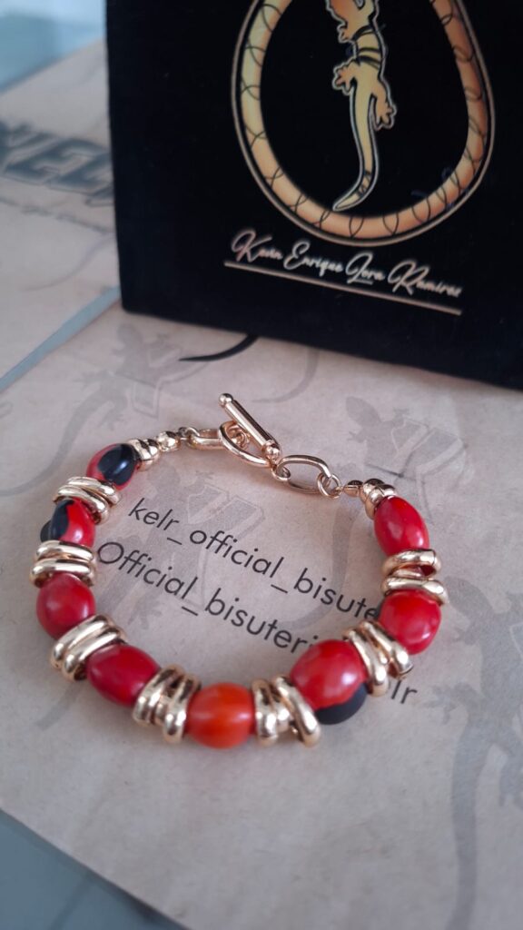 Pulsera Coral y Azabache con Separadores Dorados – Pul30