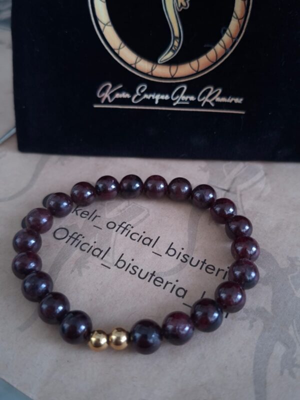 Pulsera Granada Natural Elástica con Esferas Doradas – Pul37