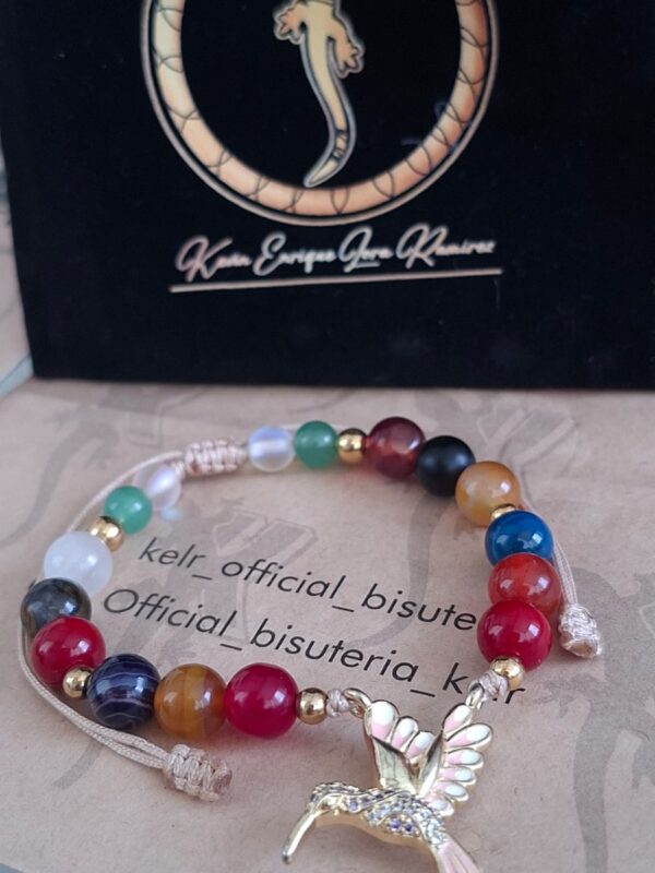Pulsera Piedras Naturales Multicolor con Dije Colibrí Dorado – Pul44